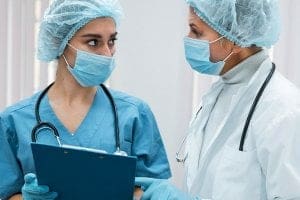 Mundo tem escassez de 6 milhões de profissionais de enfermagem em dez anos, diz OMS