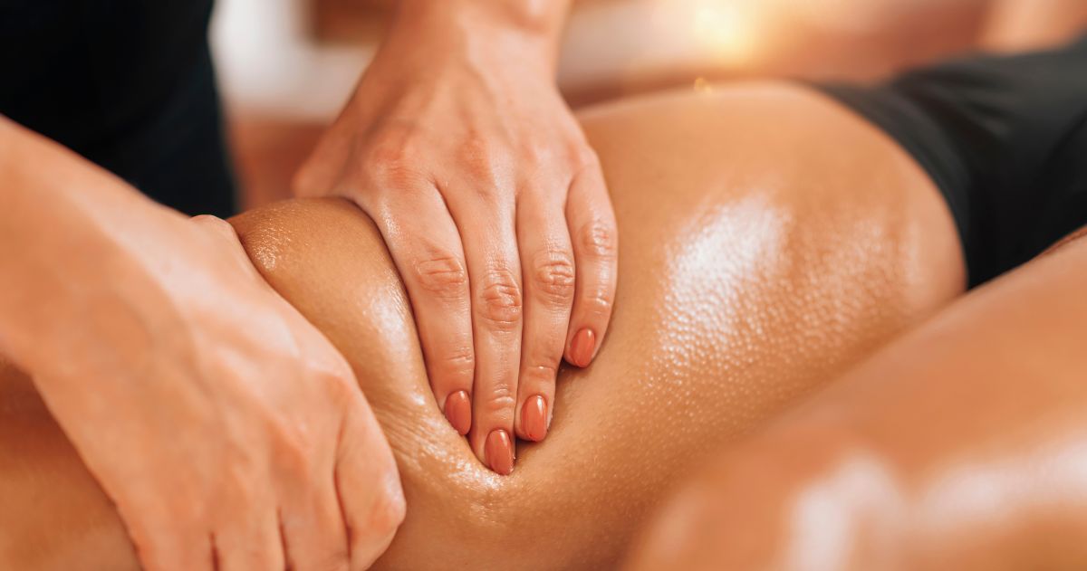 Massagem Modeladora - Massagem Anti Celulite Coxa em um Salão de Beleza Spa