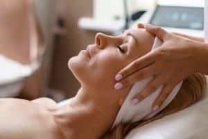 Duração do Curso Técnico em Massoterapia - Tratamento de beleza de massagem facial